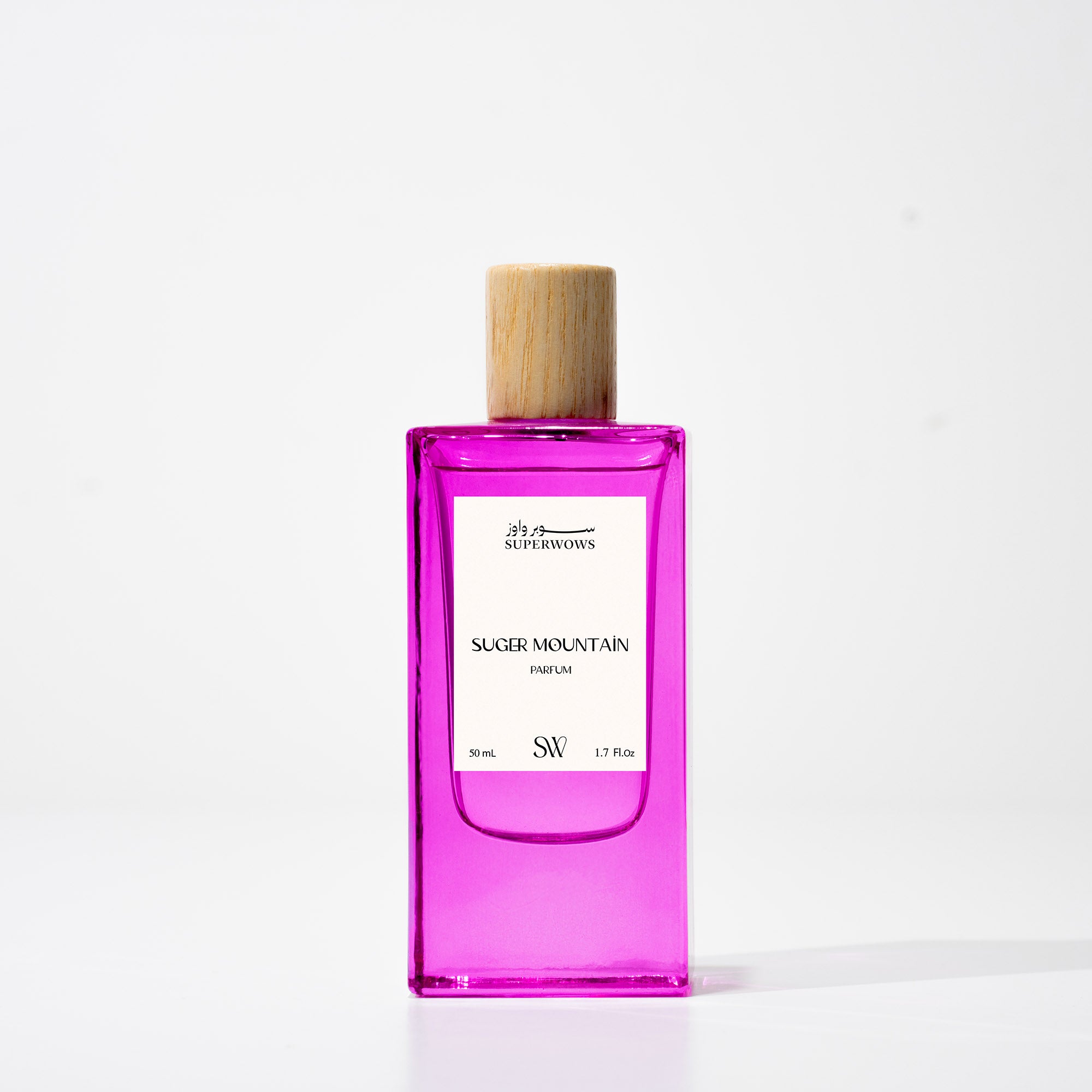 "زجاجة عطر Sugar Mountain من Super Wows بتصميم فاخر وأنيق"